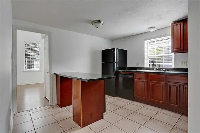 841 Washington Ave — Photo 8