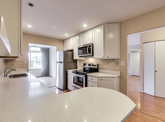 5th image of 3085 Pheasant Creek Dr APT 205