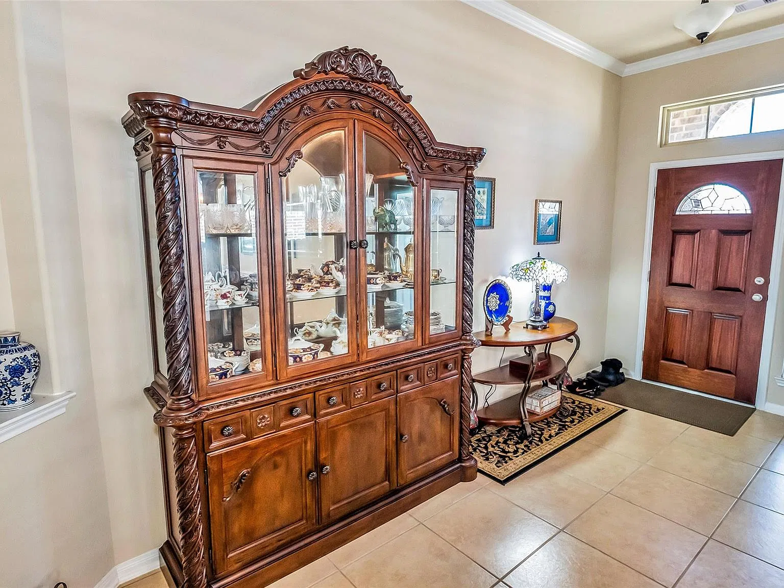 3 bed, 2.5 bath, 2222 sqft, $2,600 — Photo 3