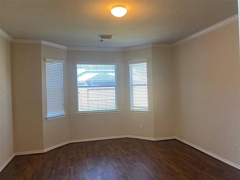 2912 Ashbrook Ln — Photo 4
