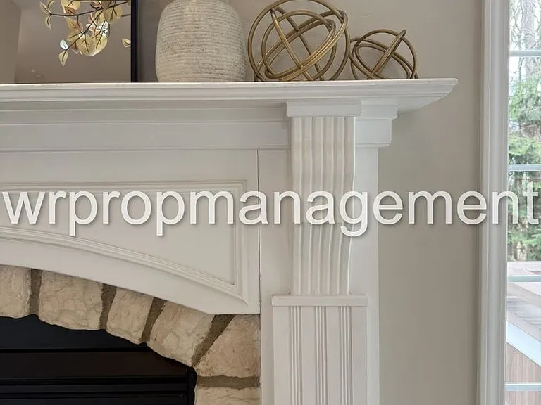 1379 Castlebury Dr — Photo 10