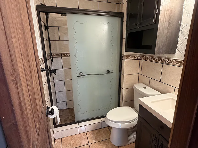 401 E Miller Rd — Photo 8