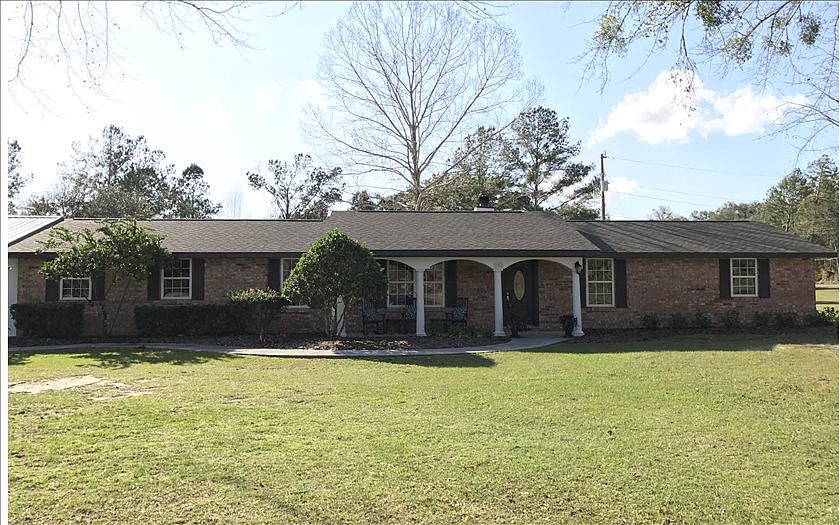 1st image of 236 SW Sweetbriar Dr