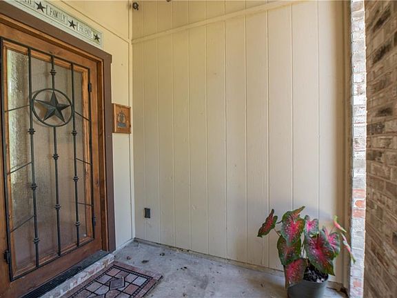 3rd image of 3841 Delmas Dr