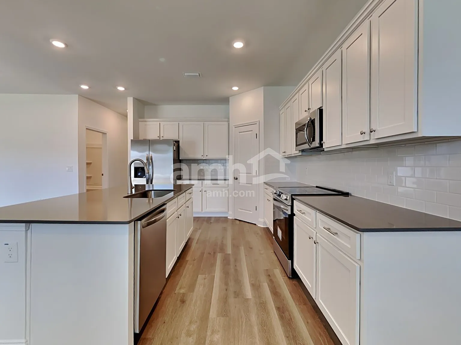 5 bed, 3.0 bath, 2377 sqft, $2,790 — Photo 3