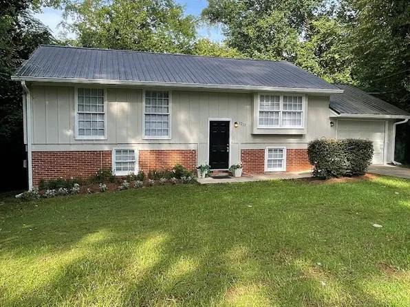 1211 Timberlane Dr, Macon, GA 31210