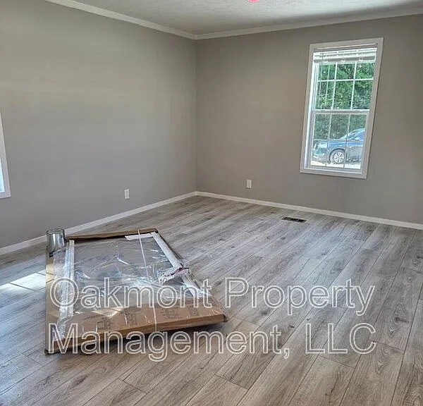 223 Plum Dr — Photo 2