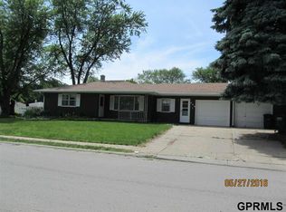 404 Pontiac Dr, Gretna, NE 68028