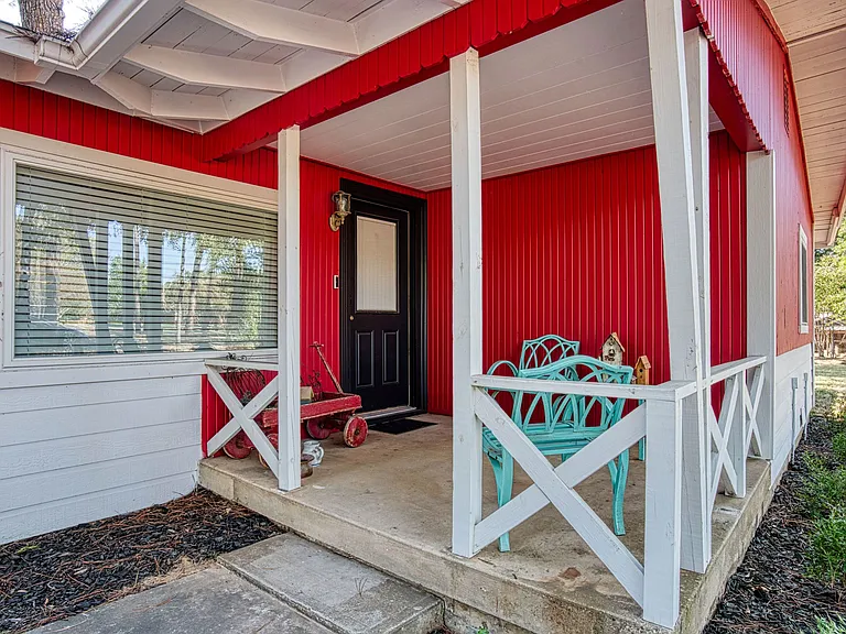 201 White Dr — Photo 2