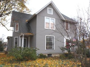 618 N West St, Wheaton, IL 60187