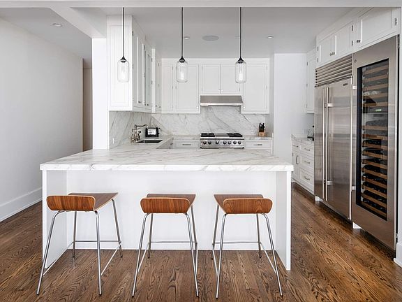 4th image of 130 W 30th St APT 15A