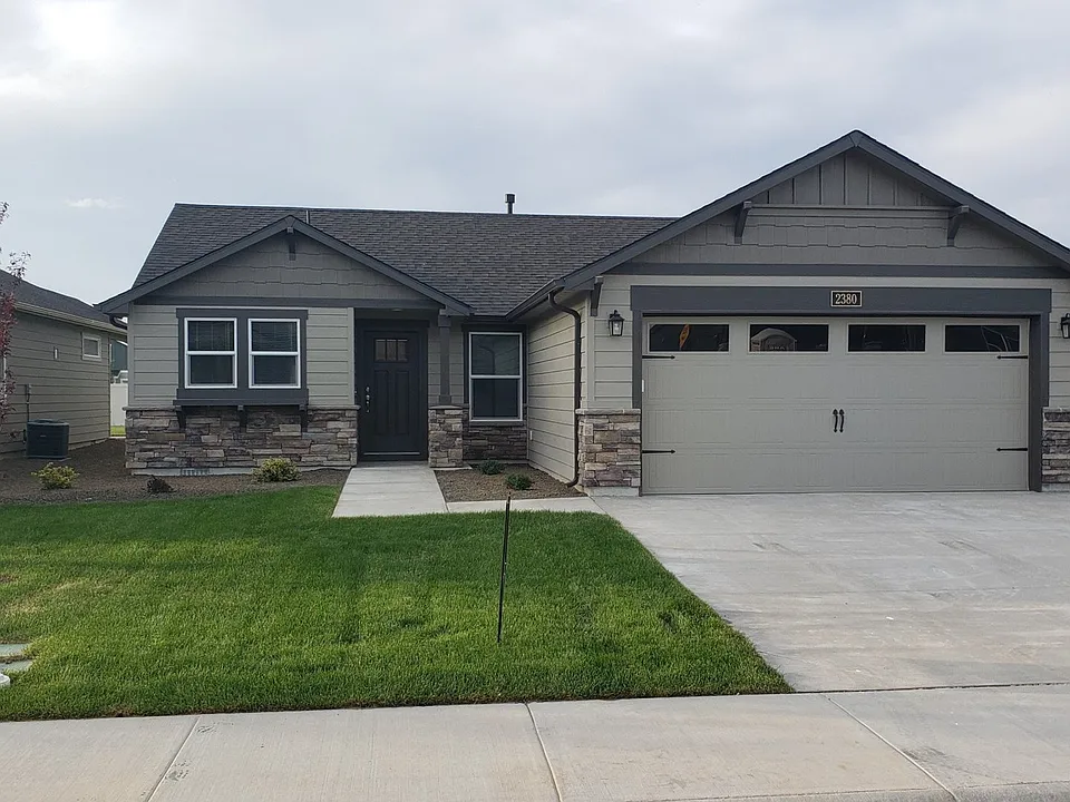 2380 W Coneflower St
