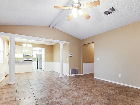 4th image of 1100 SE 11th St