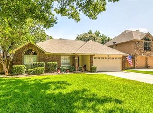 3321 Burninglog Dr, Grapevine, TX 76051