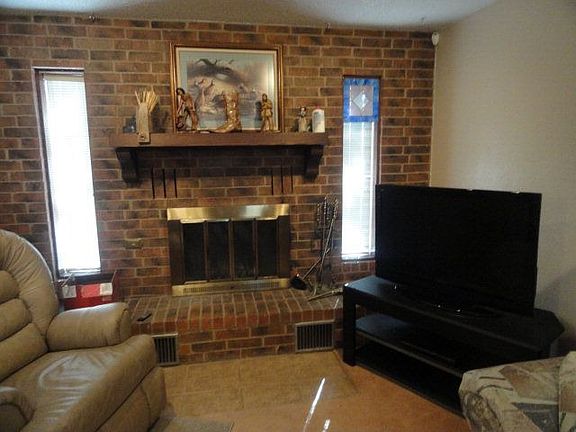 4th image of 1713 E 51st St