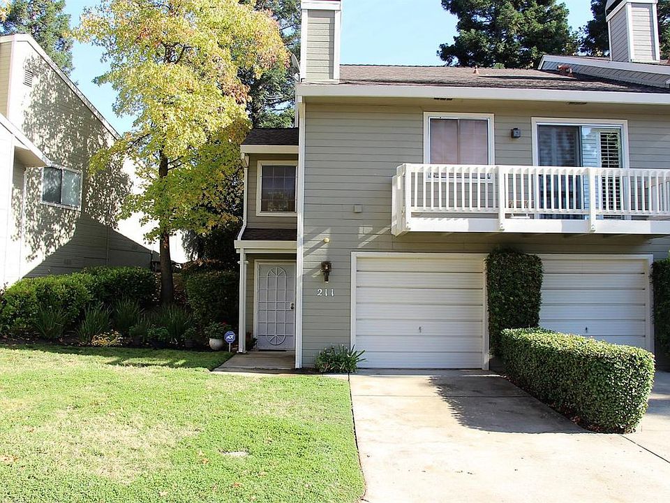 1st image of 211 Live Oak Cir