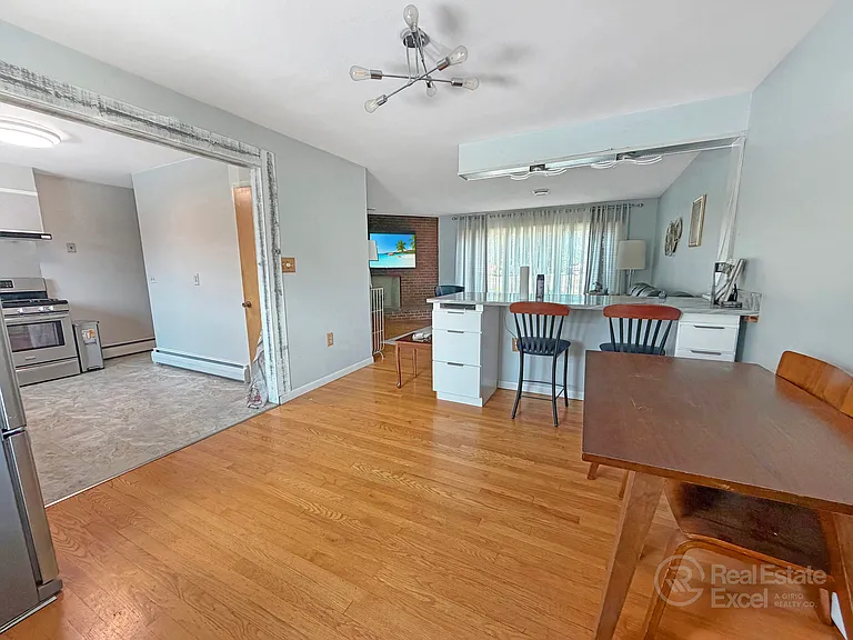 928 Grampian Blvd — Photo 10