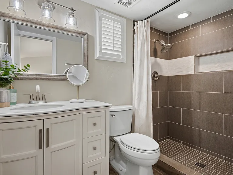 2626 E Hedrick Dr — Photo 24