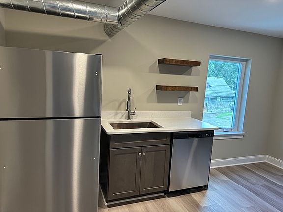 5th image of 427 Delaware Ave #301-B