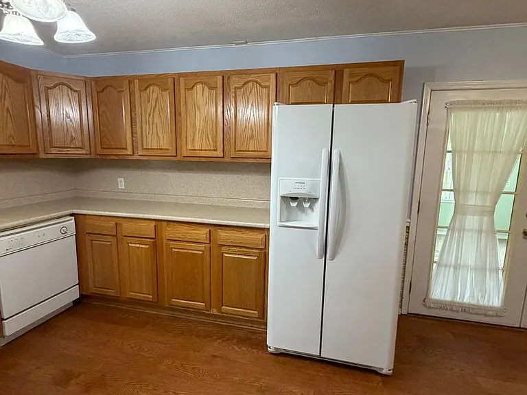 412 S Duke Ave — Photo 7
