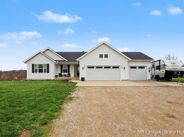 703 140th Ave, Wayland, MI 49348