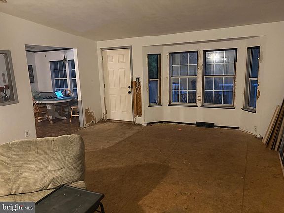 3rd image of 824 Hawks Bridge Rd