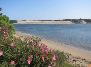 320 Rhododendron Dr, Florence, OR 97439