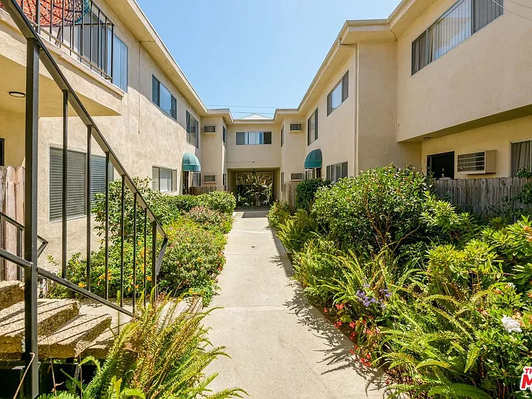 2803 Arizona Ave #8 — Photo 15