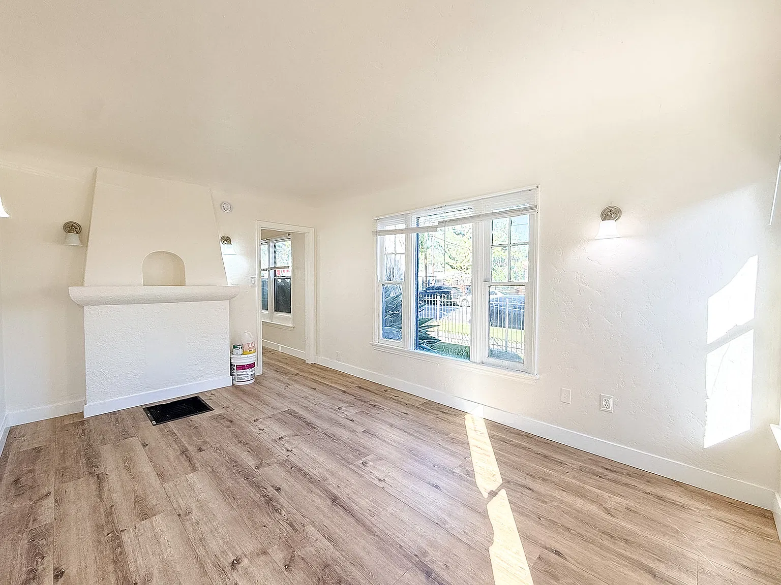 1 bed, 550 sqft, $1,750 — Photo 2