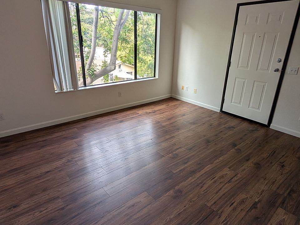 1st image of 1708 E Glenoaks Blvd