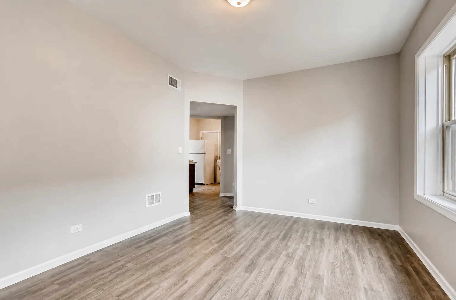 7342 S Vernon Ave — Photo 4