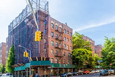 774-780 Pelham Parkway South in Morris Park