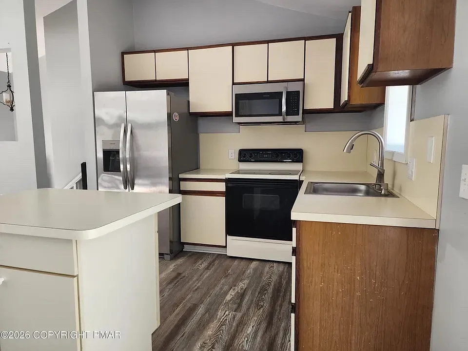 2 bed, 976 sqft, $1,900 — Photo 3