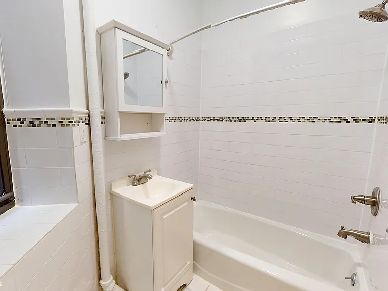 204 Spring St #2 — Photo 8