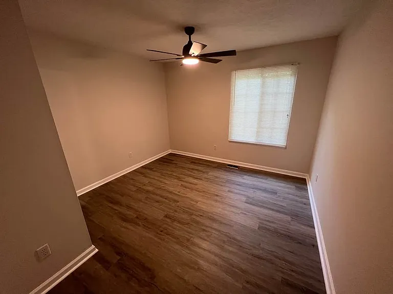 2824 Henslowe Dr — Photo 24