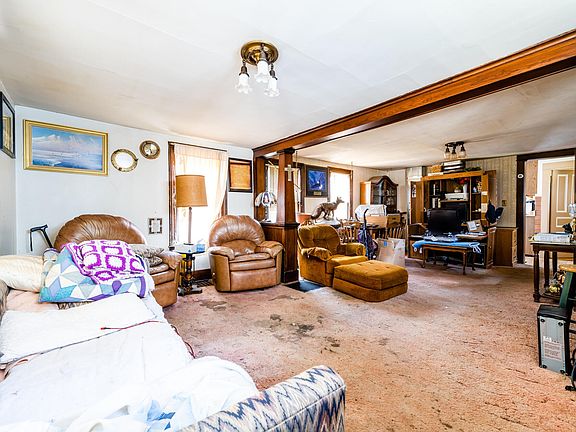 2nd image of 814 Hoyt St