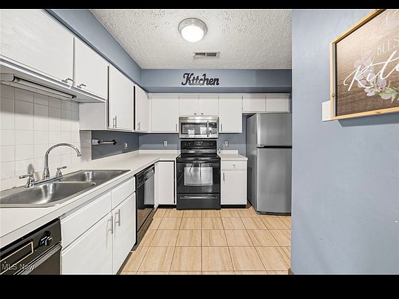 3rd image of 1360 Cedarwood Dr
