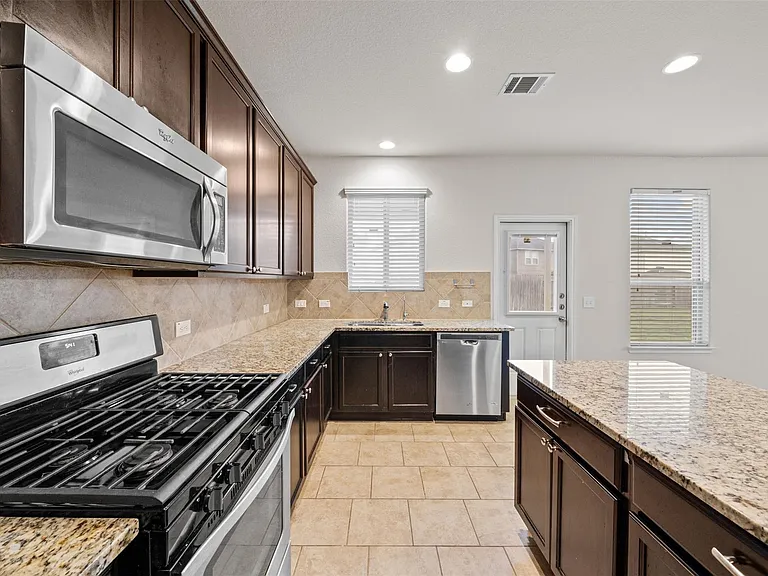 19603 Blue Pine Cir — Photo 9