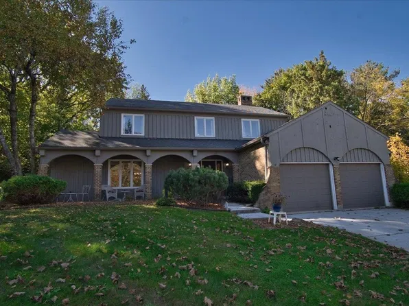 14 Mount Rainier Ln, Madison, WI 53705