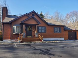 1100 Blackberry Rd, Pocono Lake, PA 18347