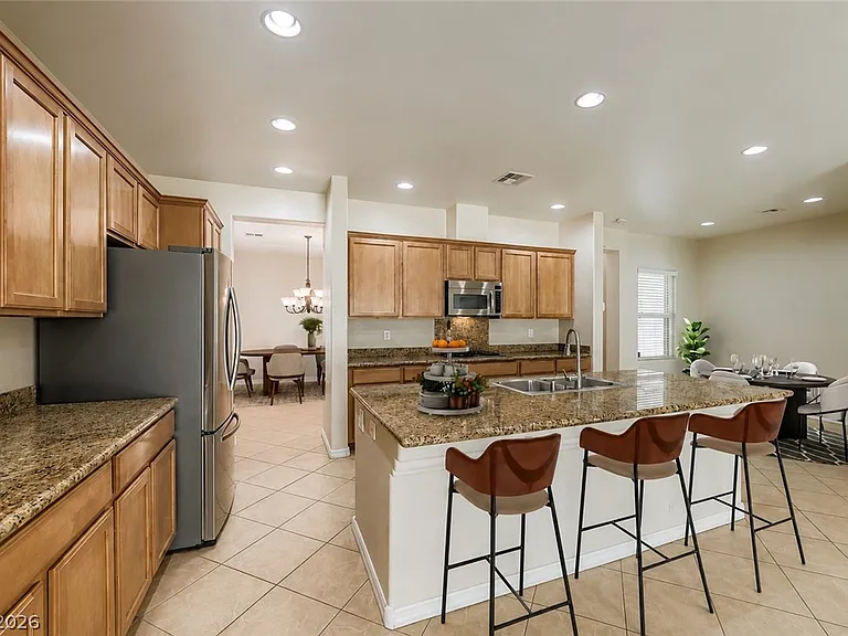 8229 Oakshire St — Photo 3