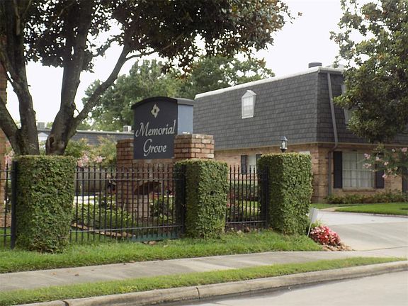 Memorial Grove Main Entrance