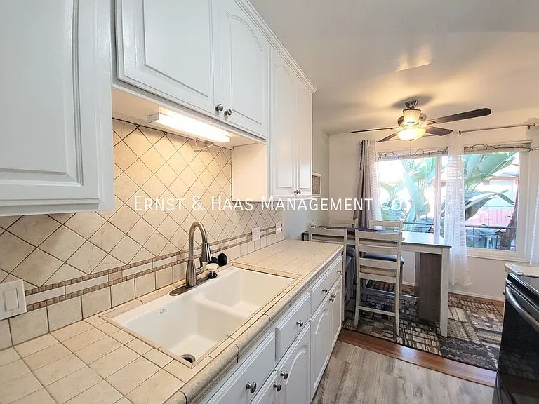 1023 E 1st St #8 — Photo 13
