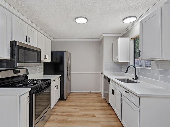 5th image of 2002 Greenhill Dr