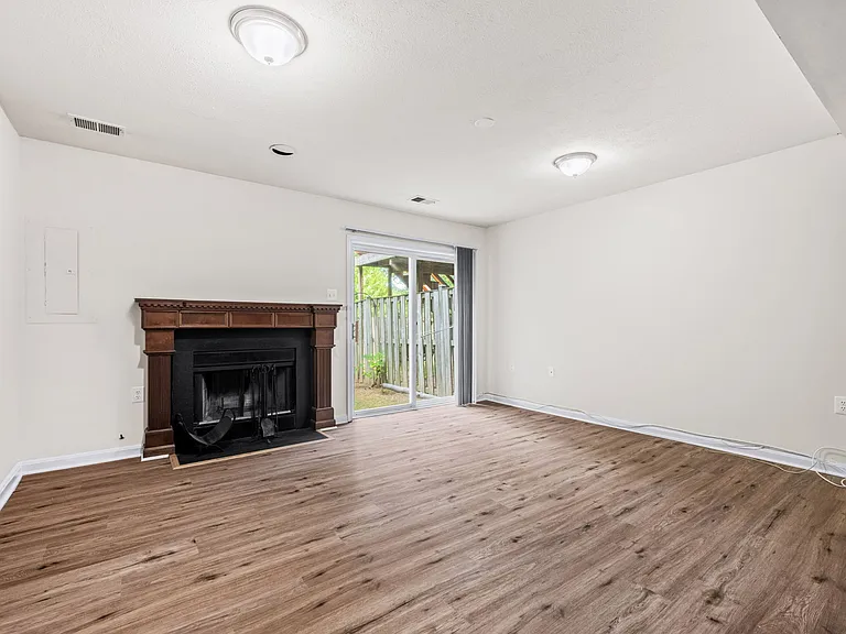 2902 Jessica Ct — Photo 34