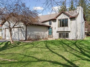 1886 Waterford Ln, Chaska, MN 55318
