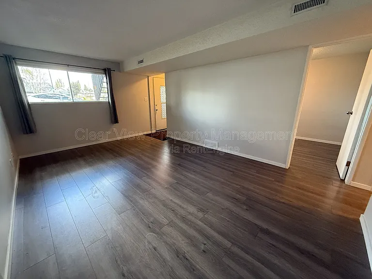 625 Columbia Blvd W #B — Photo 5