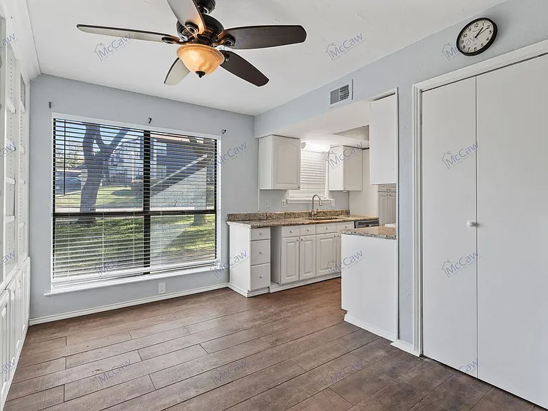 2101 Park Willow Ln #B — Photo 6
