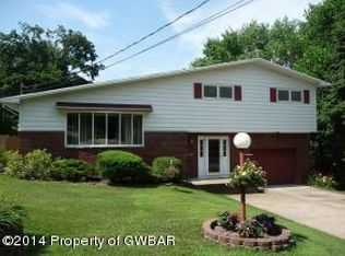 94 Grandview Ave, Dallas, PA 18612