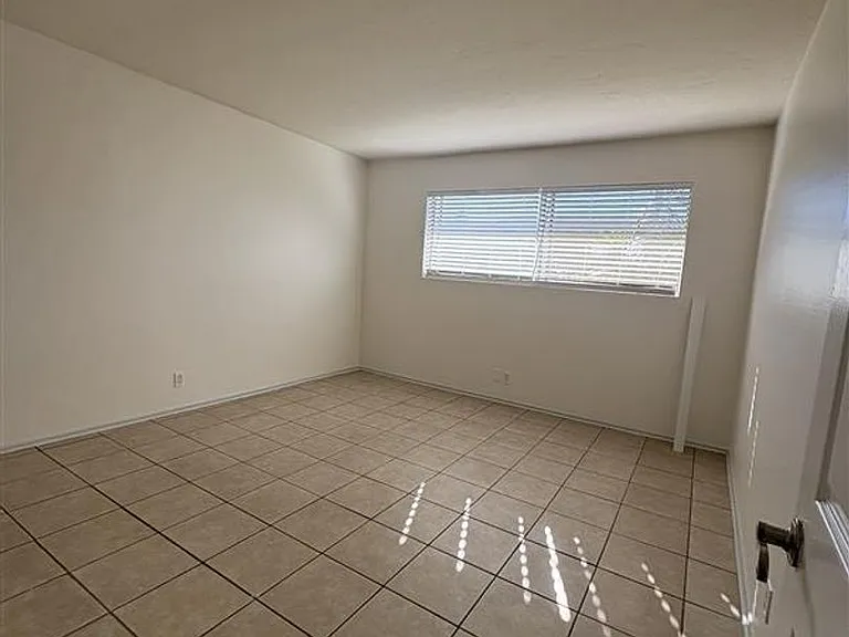 5505 Ackerfield Ave in Long Beach — Photo 3